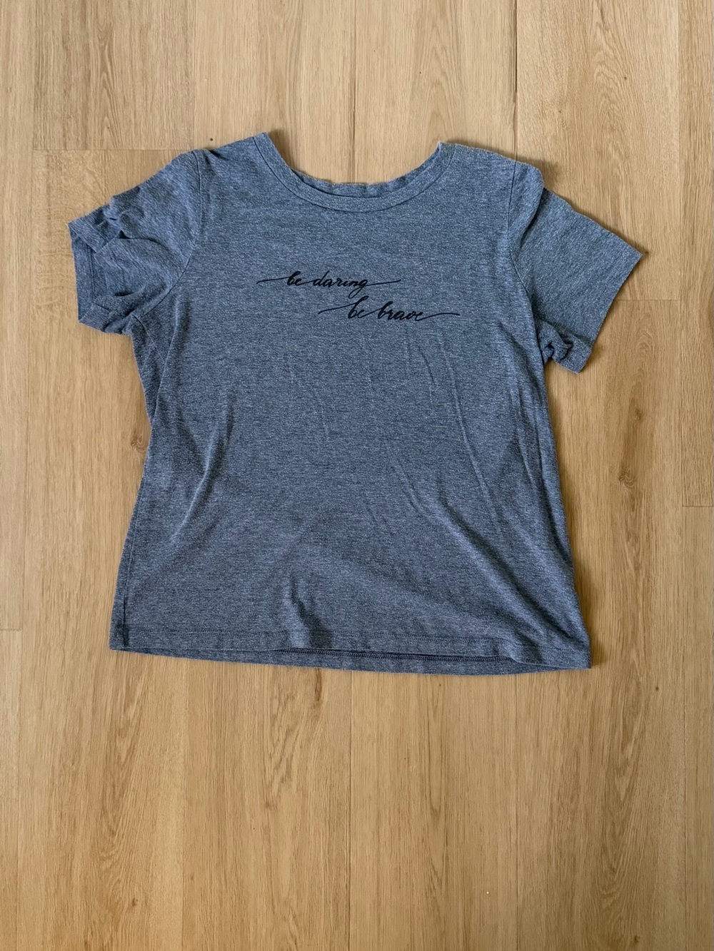 Women's Gray 'Be Daring Be Brave' Short Sleeve Graphic Tee